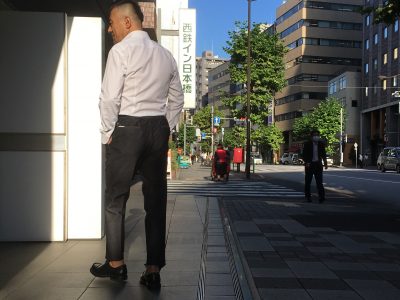 スラックスとは　チノパンとの違い