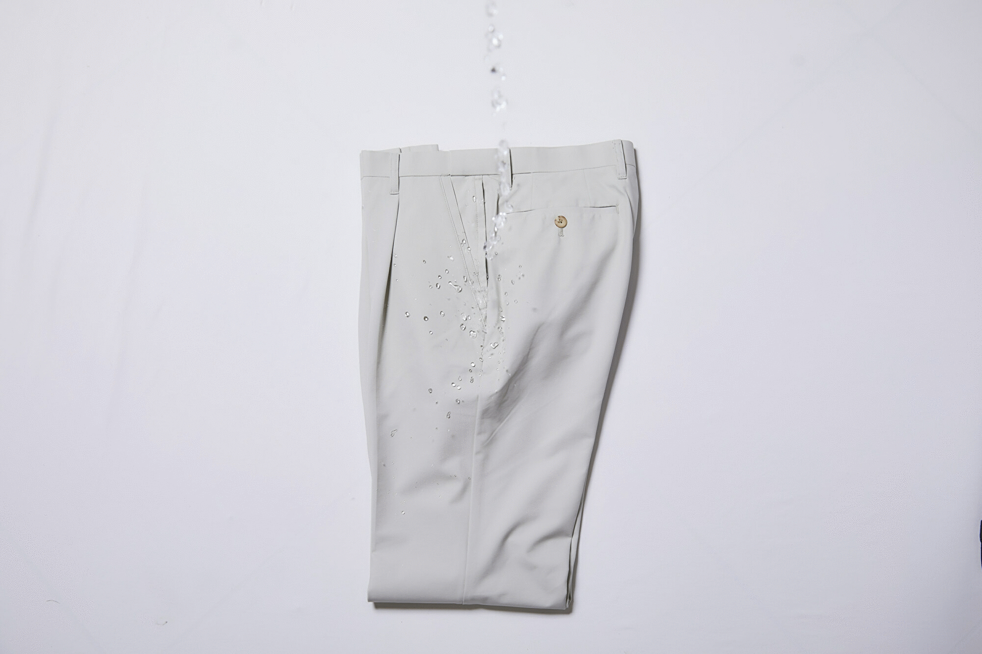 スラックス　デザイン　シルエット　専門メーカーのこだわり