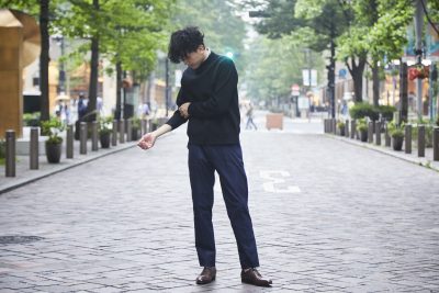 セットアップをおしゃれに着こなすためのメンズコーデ メンズスラックスのエミネント