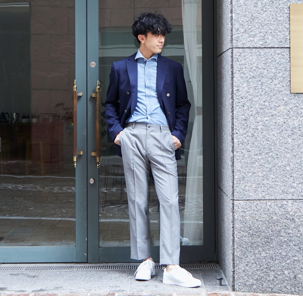着回しスラックスコーデのおすすめ｜パンツ1本で大丈夫！ トップスアイテム別の着まわし術を一挙ご紹介！ | メンズスラックスのエミネント